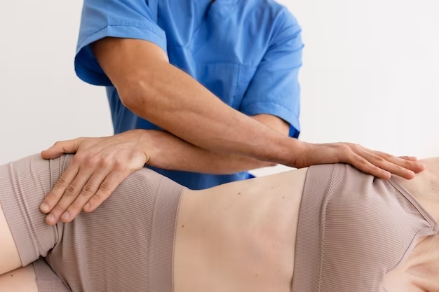 Manipulation ostéopathique sur les lombaires